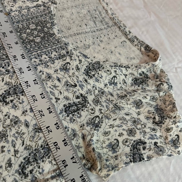 Lucky Brand Black and White Paisley Short Sleeve Top - Picture 4 of 5